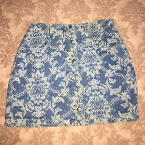 Guess denim skirt with cute pattern